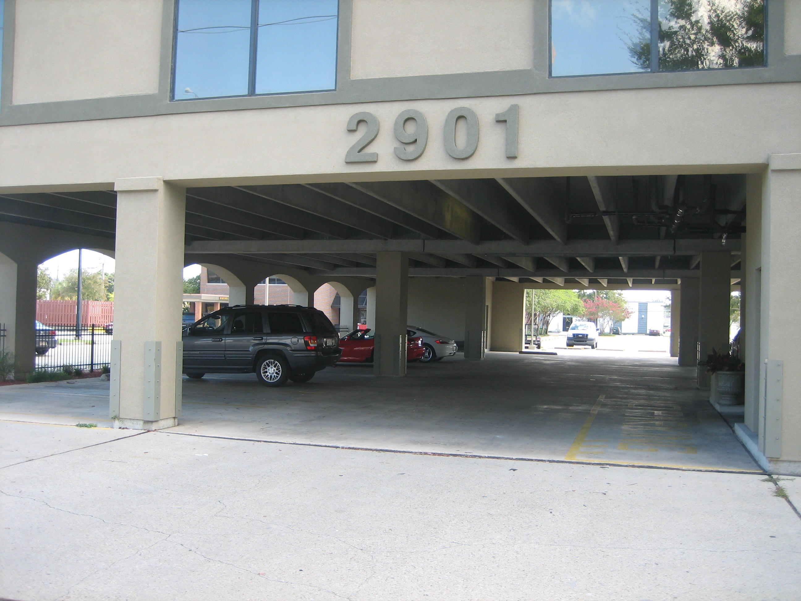 2901 N Causeway Blvd building
